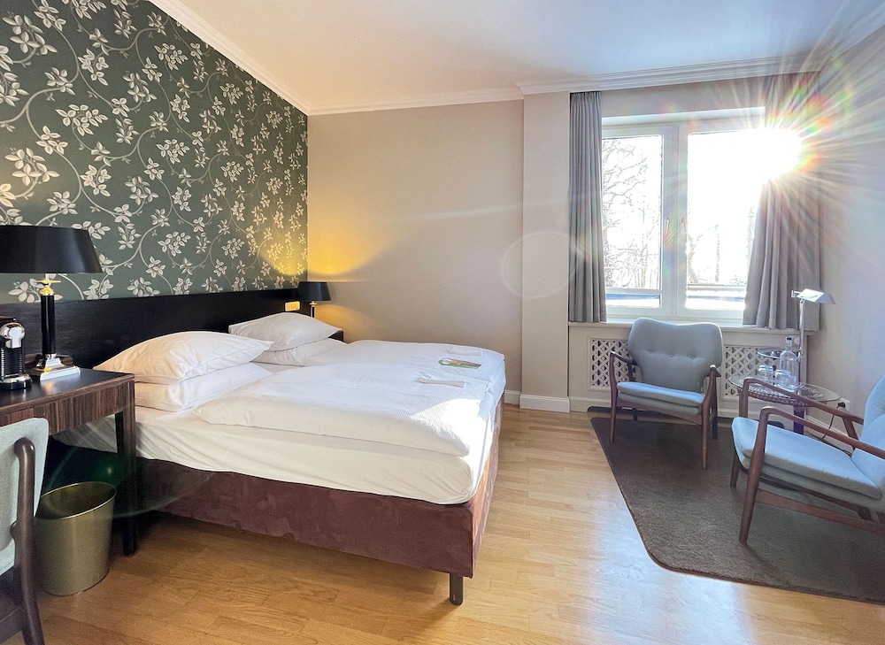 Standard, King Bed