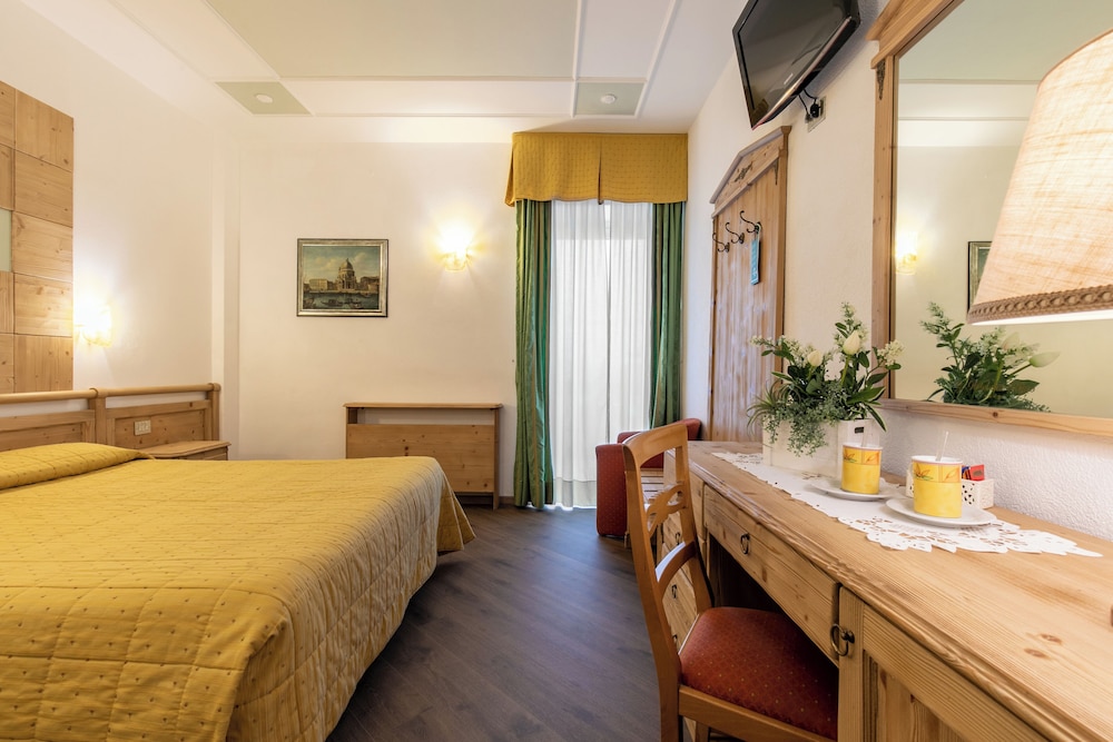 غرفة كومفورت بإطلالة على الجبل مفردة بسرير كوين، Grand Hotel Des Alpes 5/10