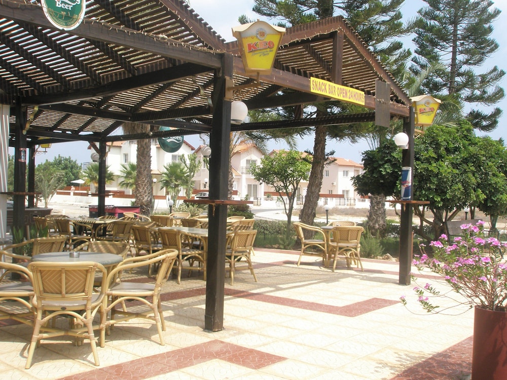DebbieXenia Hotel Apartments 43/45