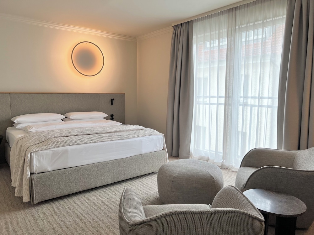Hotel Adelante 10/59
