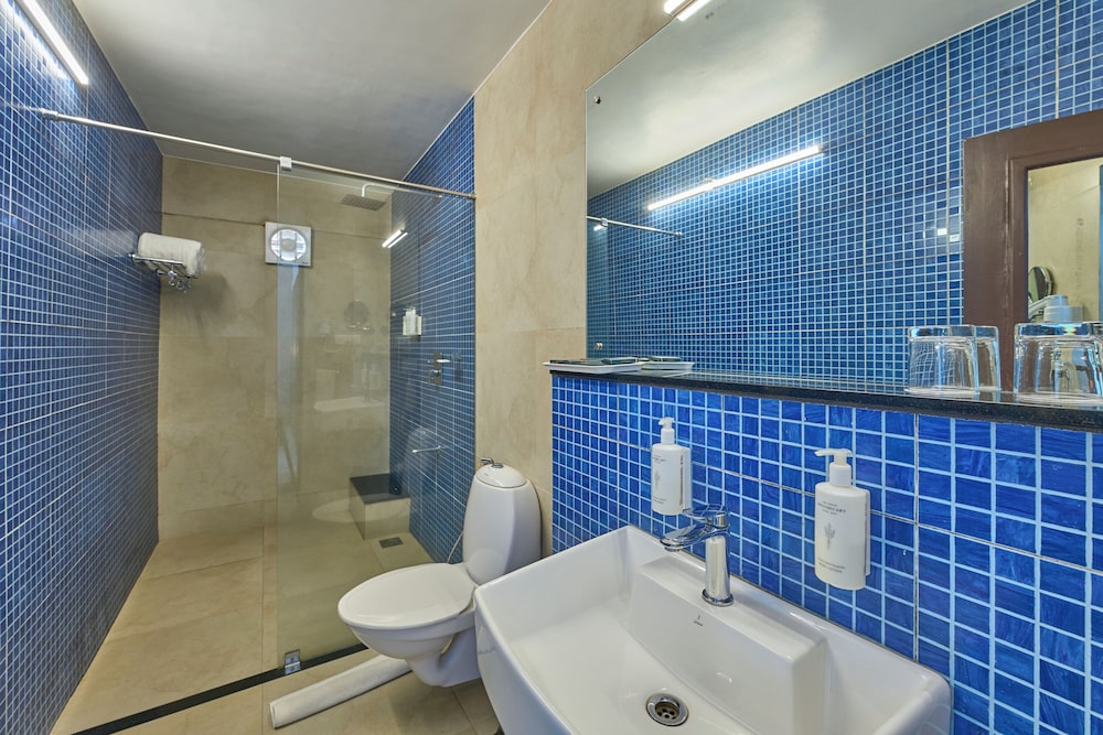 POETREE SAROVAR PORTICO 73/74