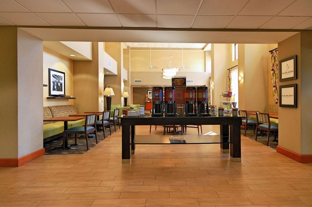 Hampton Inn Suites New Iberia Avery Island 33/47
