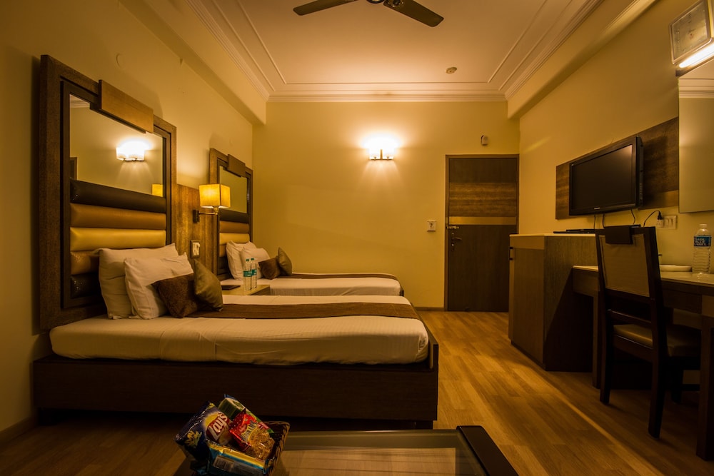 Hotel Suncourt Yatri 19/37