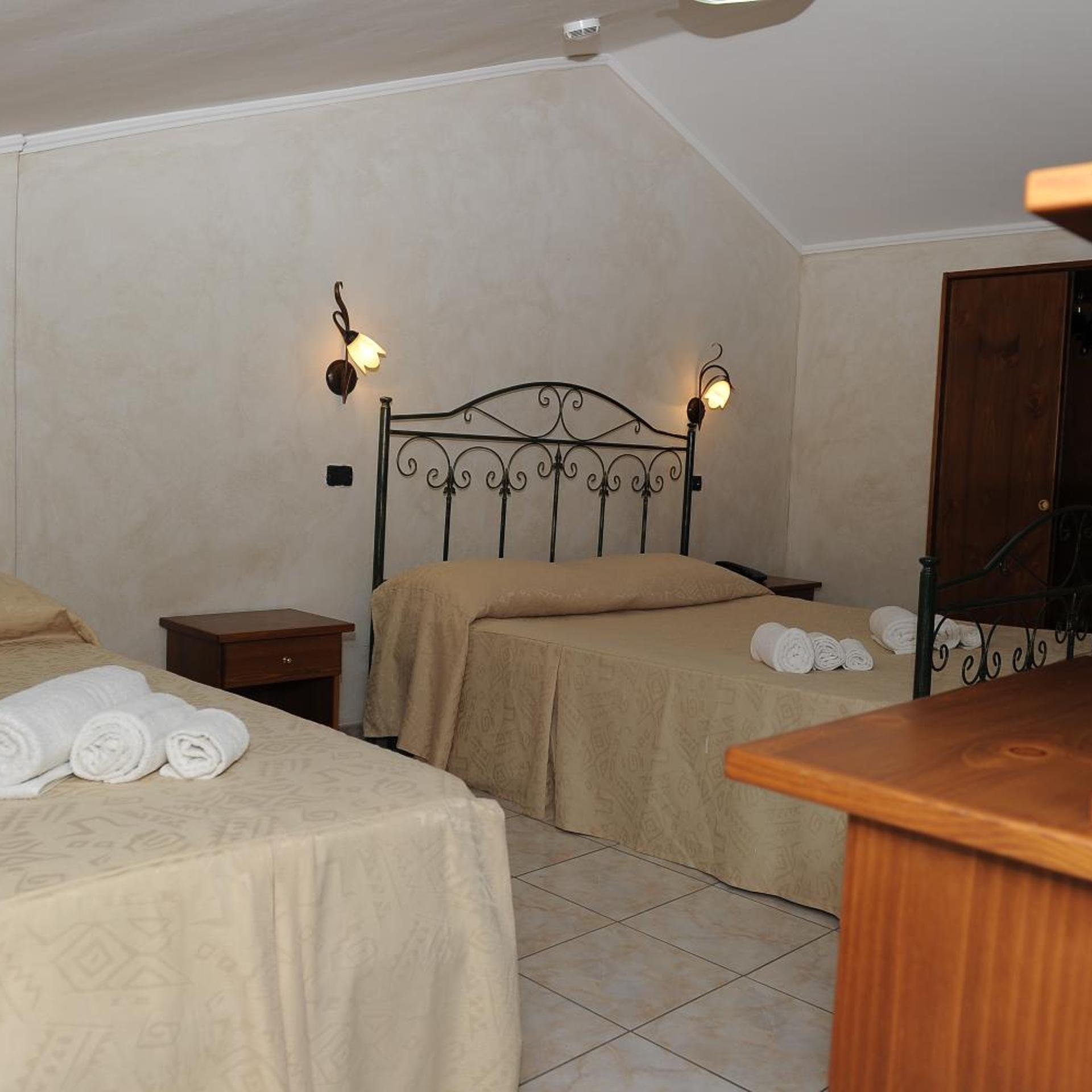 Room, Quadruple, Attic