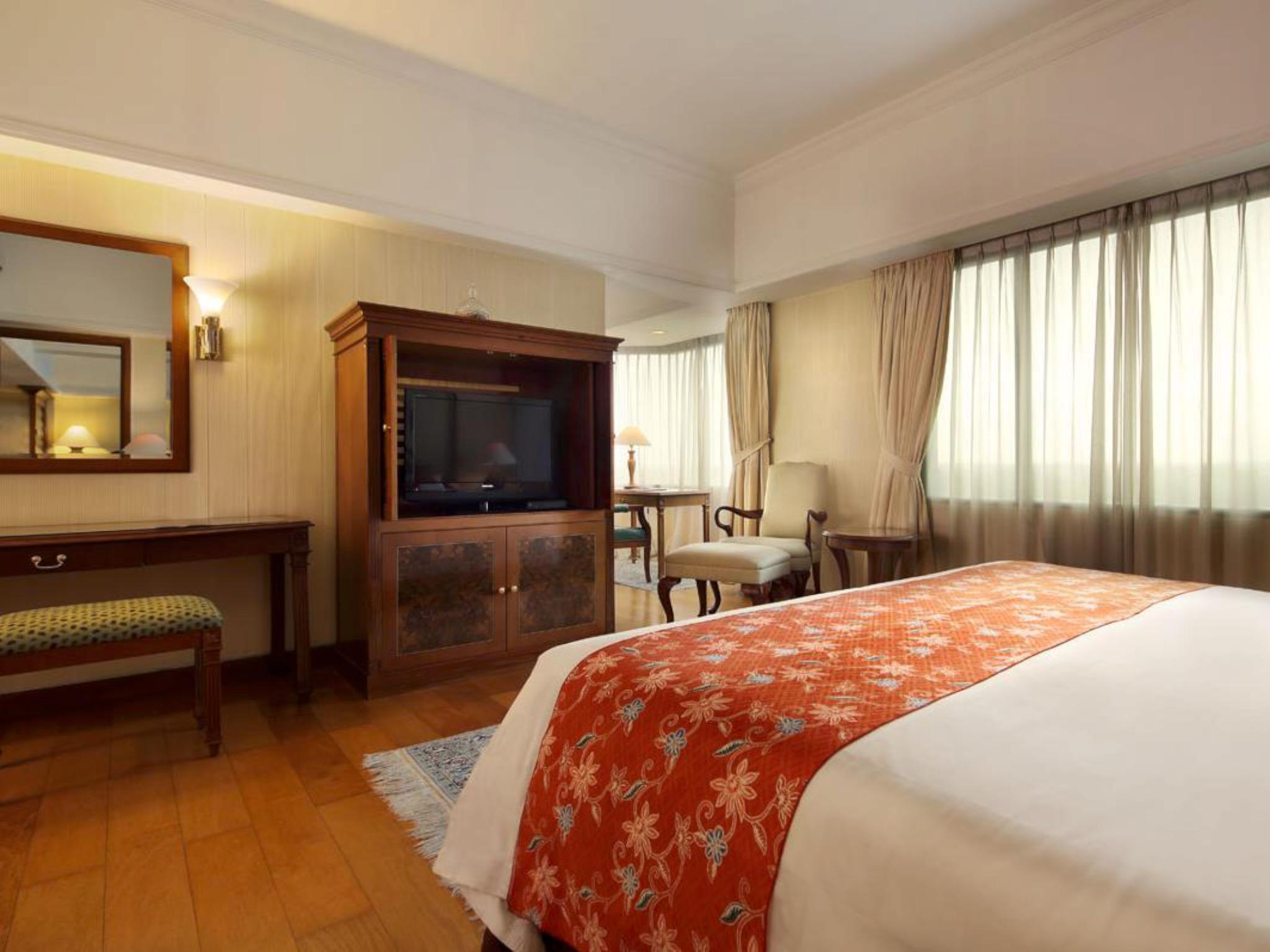 Governor, Suite