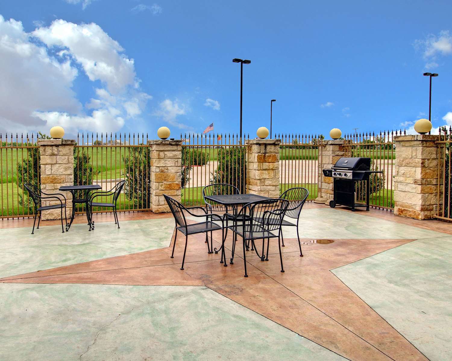Comfort Inn And Suites Alvarado, TX 30/45