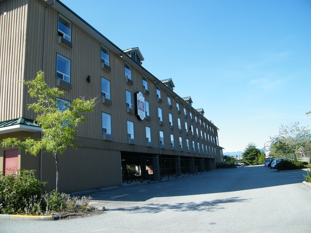 MOUNTAIN RETREAT HOTEL 40/41