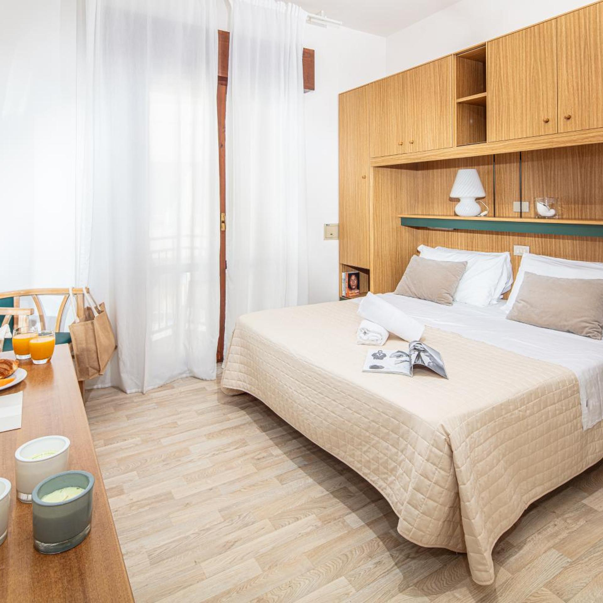 Standard, Double Bed, Lateral Side Sea View