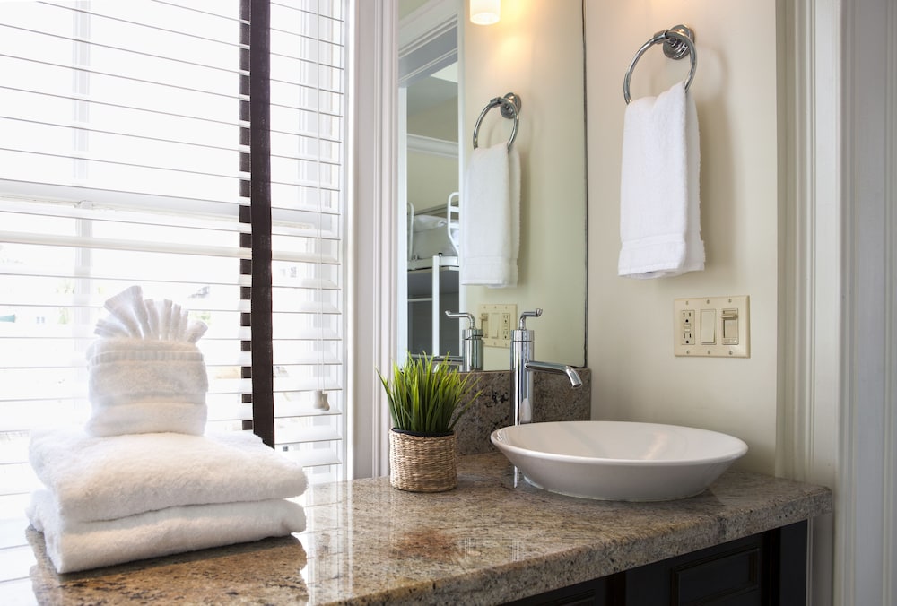 Nyah Key West Adult Only 65/65