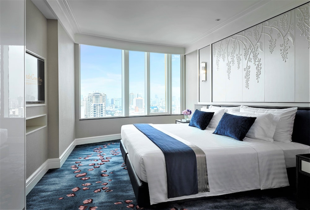 2 BEDROOM FAMILY SUITE