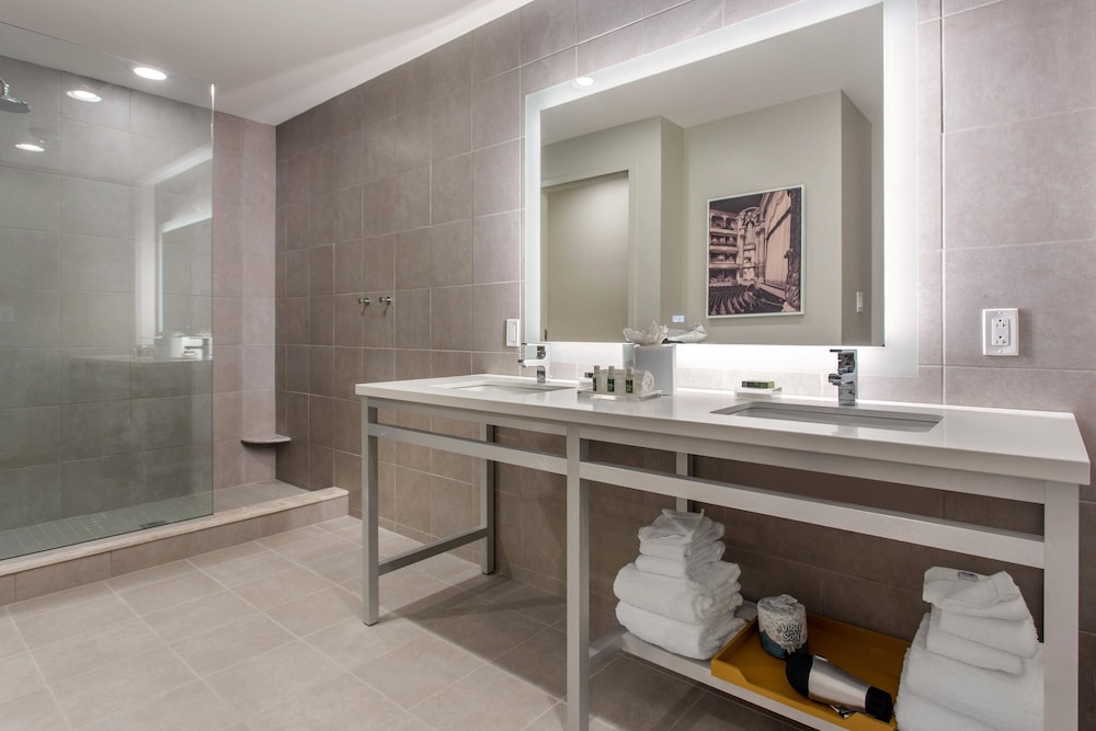 Cambria Hotel Philadelphia Downtown - Center City 16/60