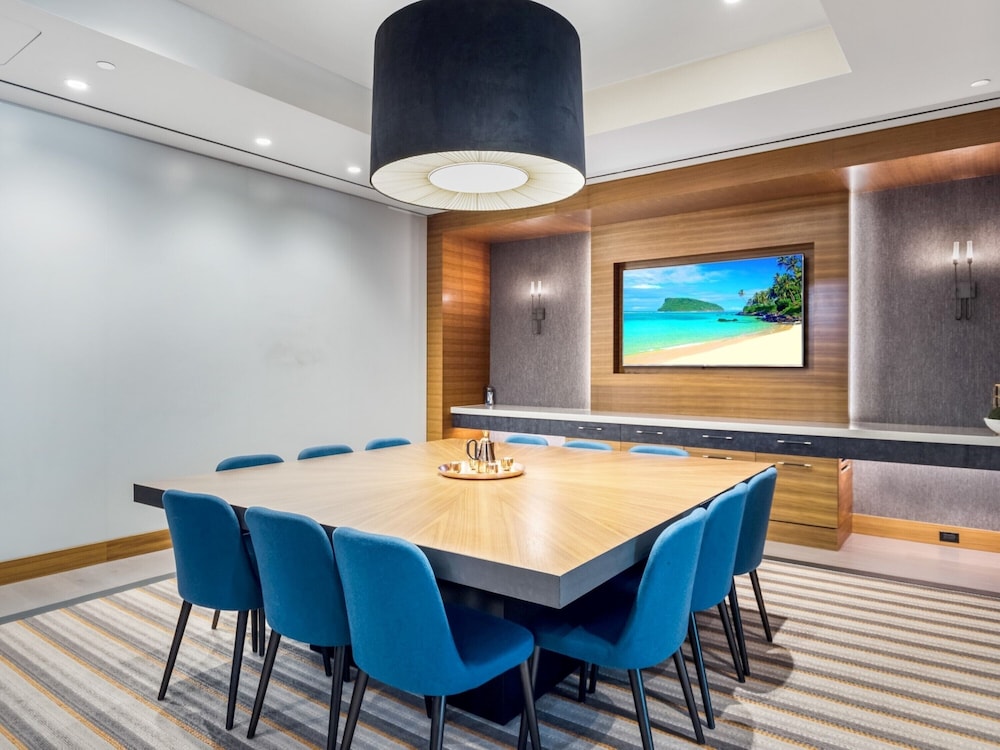 Global Luxury Suites at Reston Town Center 66/75