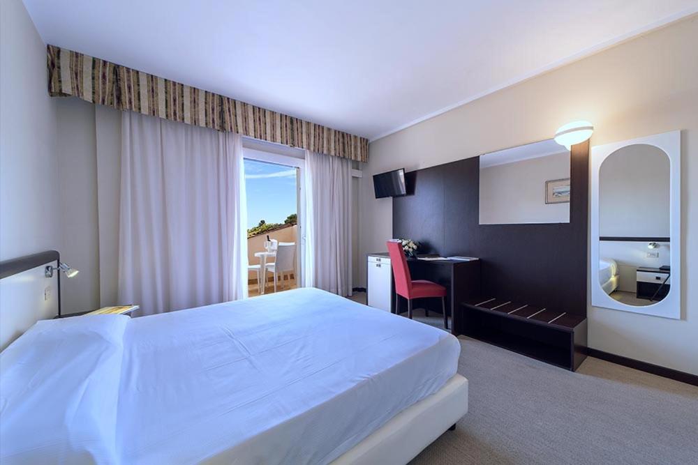Standard, Triple, Sea View