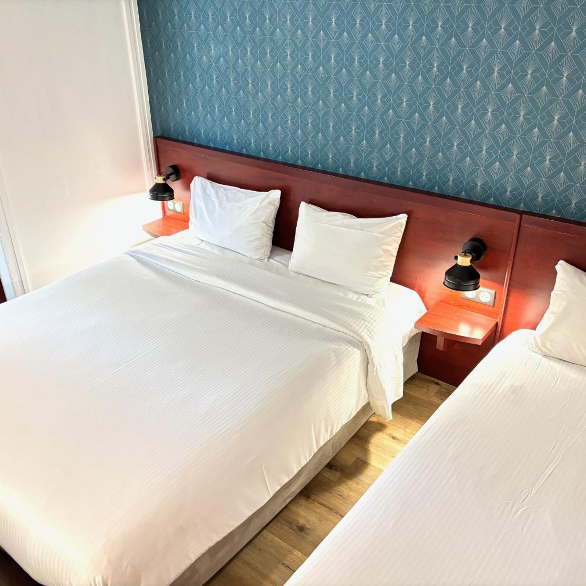 غرفة ثلاثية بسرير مزدوج وسرير فردي، KYRIAD BORDEAUX - LORMONT 4/10