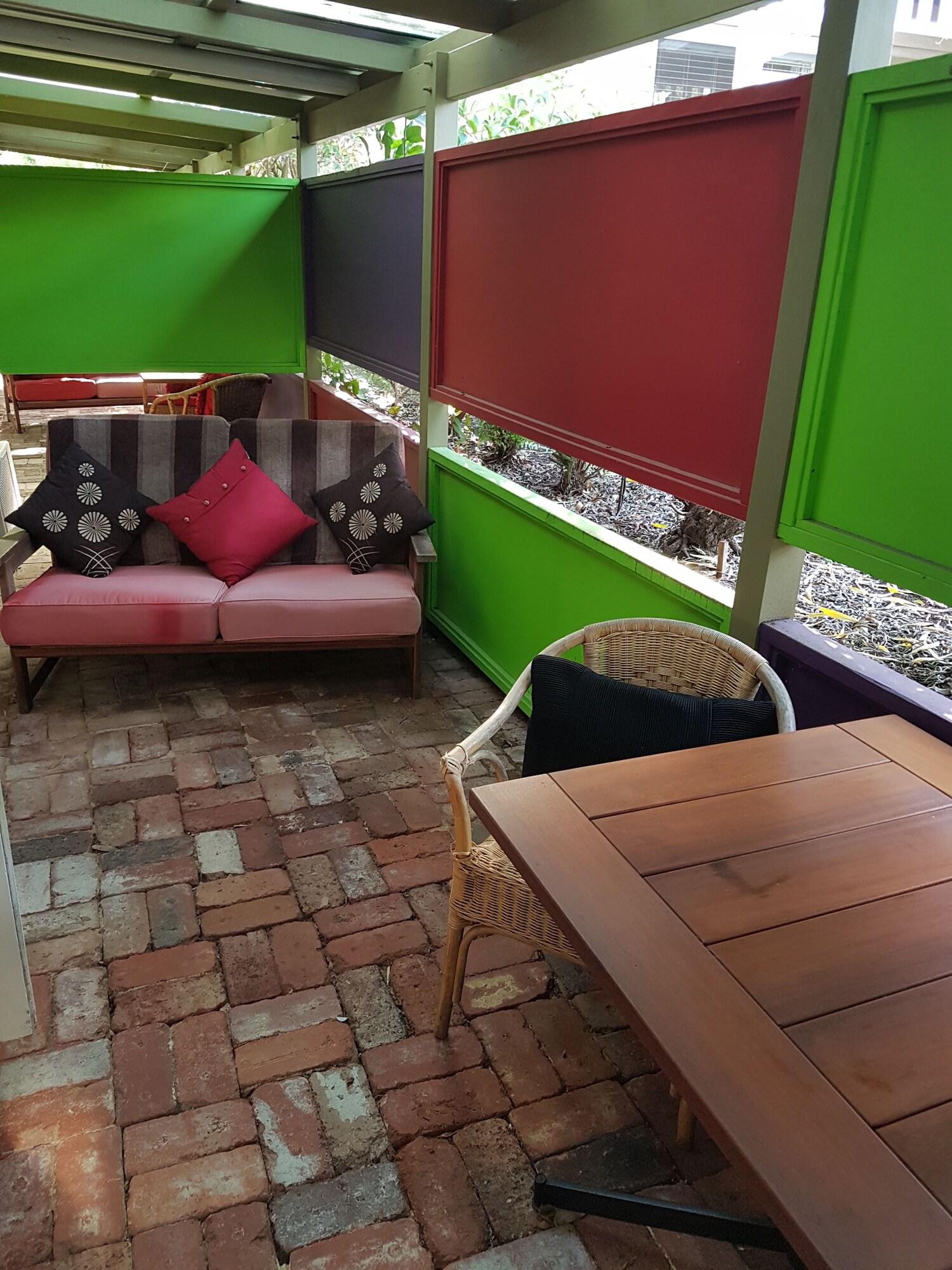 ADAMSONS RIVERSIDE ACCOMMODATION 72/100