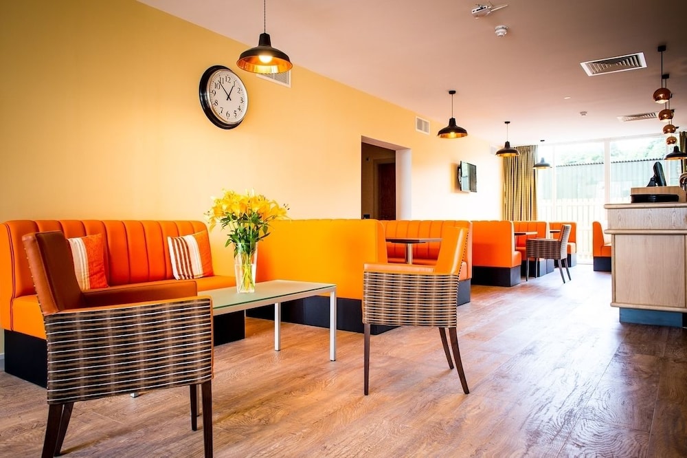 The Lodge At Perth Racecourse 41/62