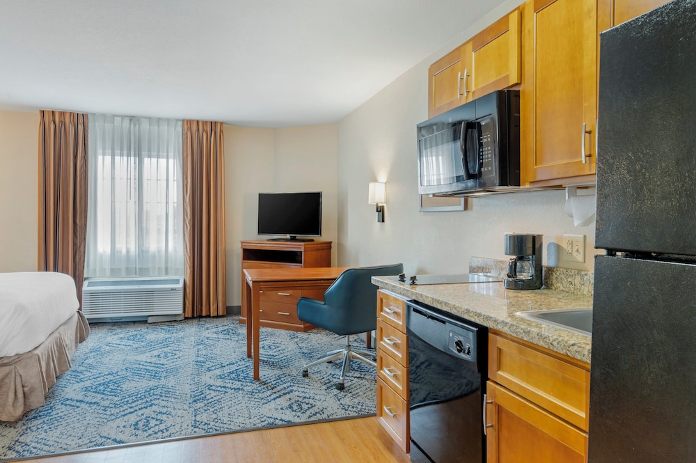Candlewood Suites Indianapolis East 40/52