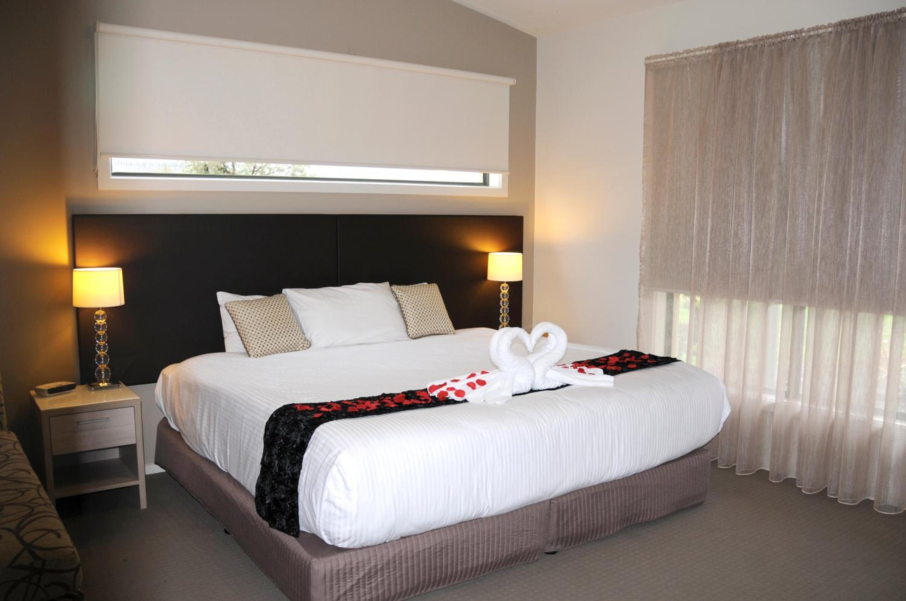 1 Bedroom, Suite, Quality Hotel Point Cook 4/8