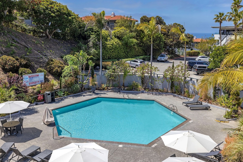 The Encinitan Hotel & Suites 5/35