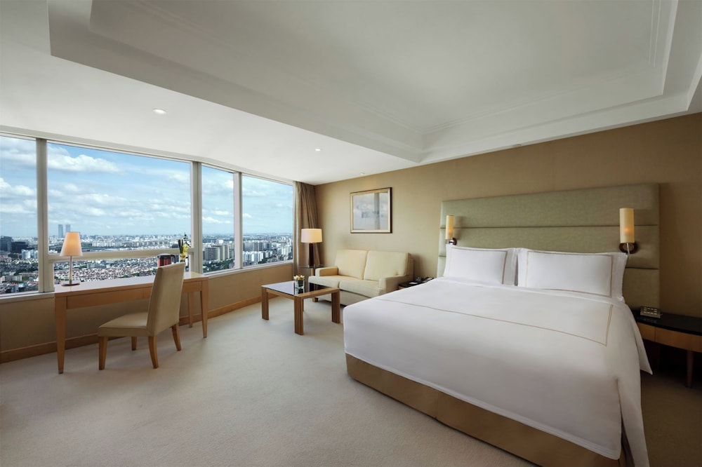DELUXE, KING BED, CITY VIEW
