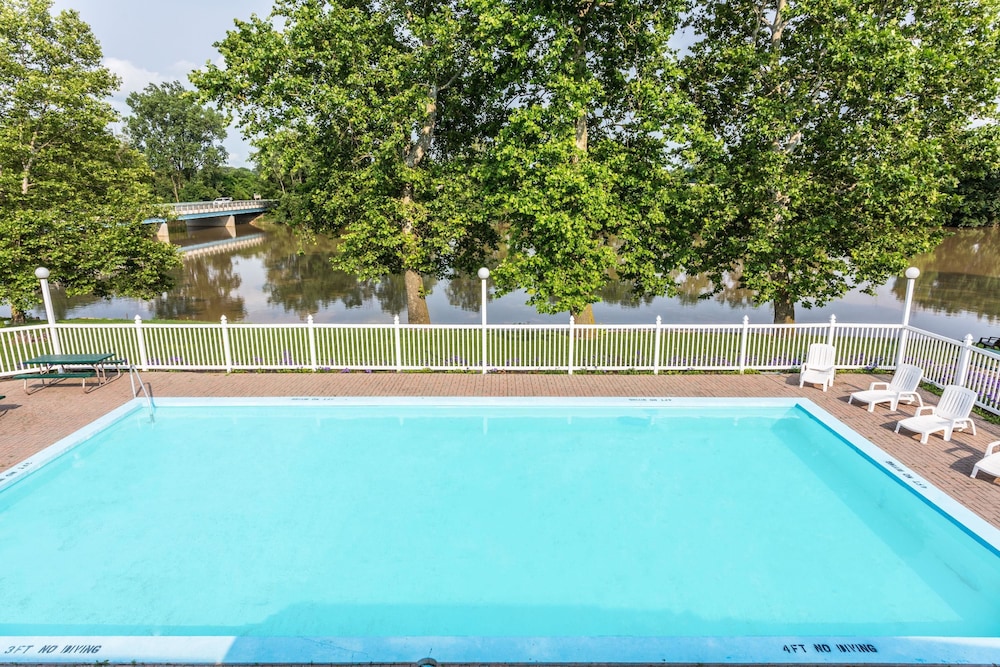 Motel6 Tiffin OH 24/38