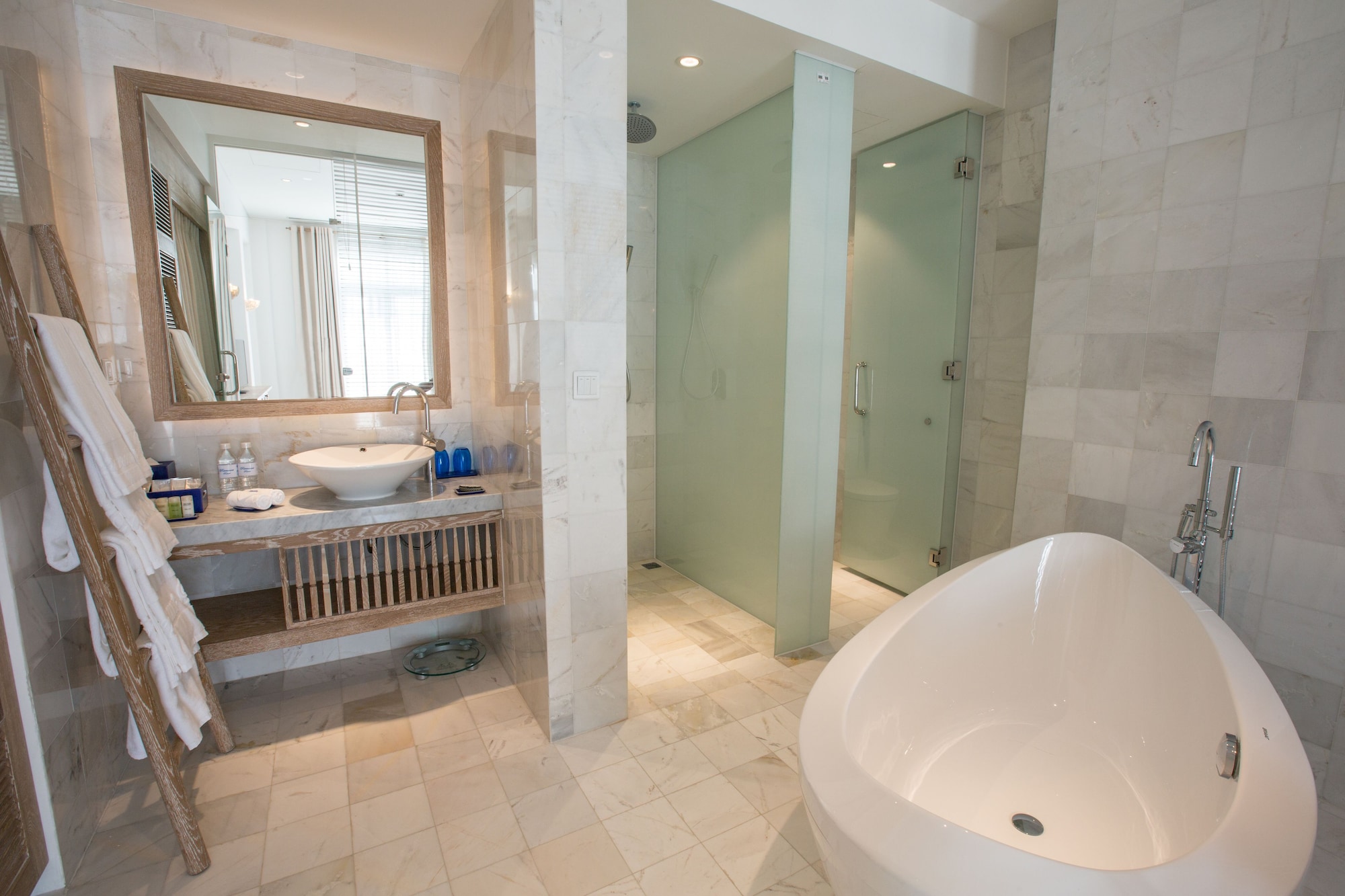 Suite, King and Twin Beds, Pool or City View, Balcony، Risemount Premier Resort Danang 7/9