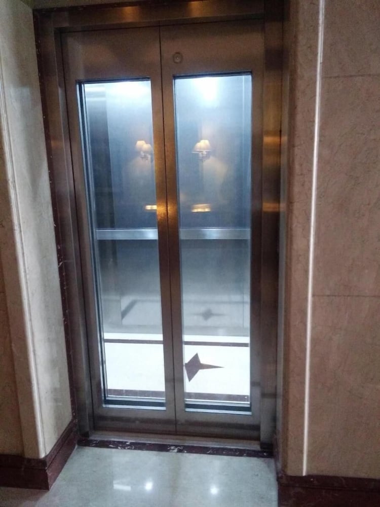 Beverly Hotel 27/45