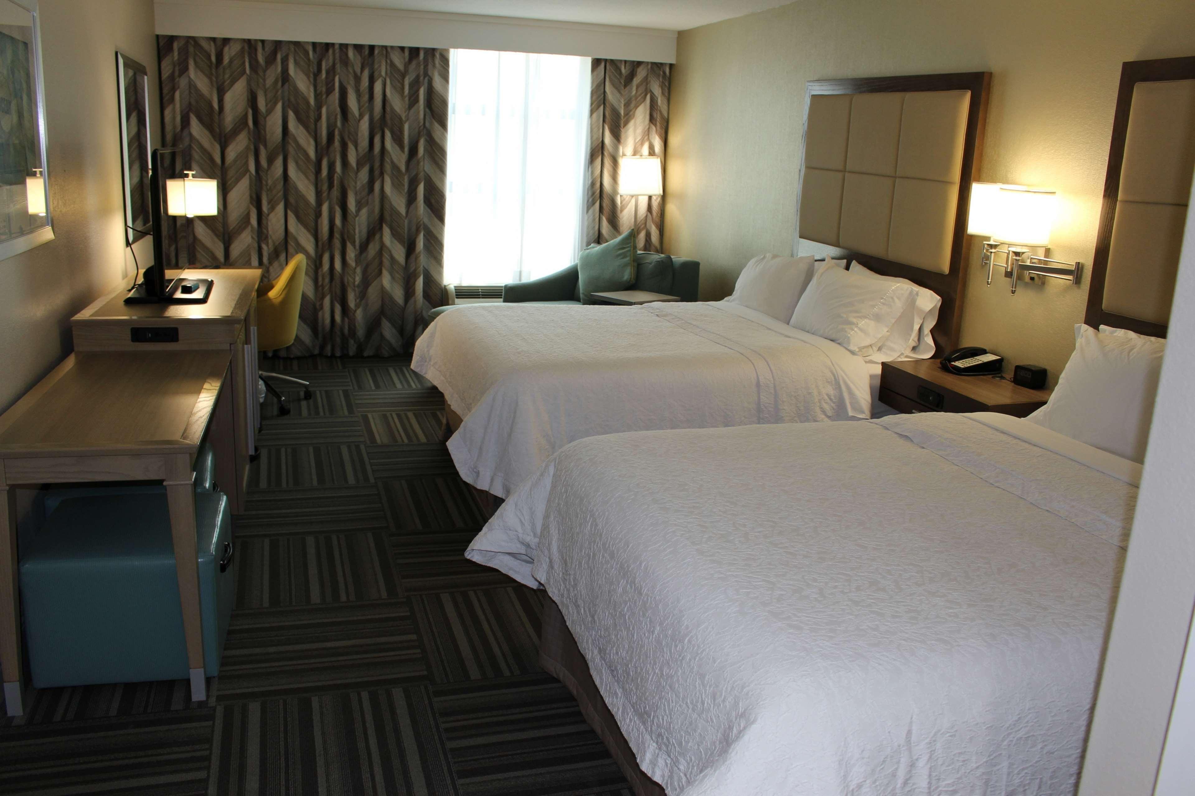 ROOM, 2 QUEEN BEDS, CHAISE LOUNGE