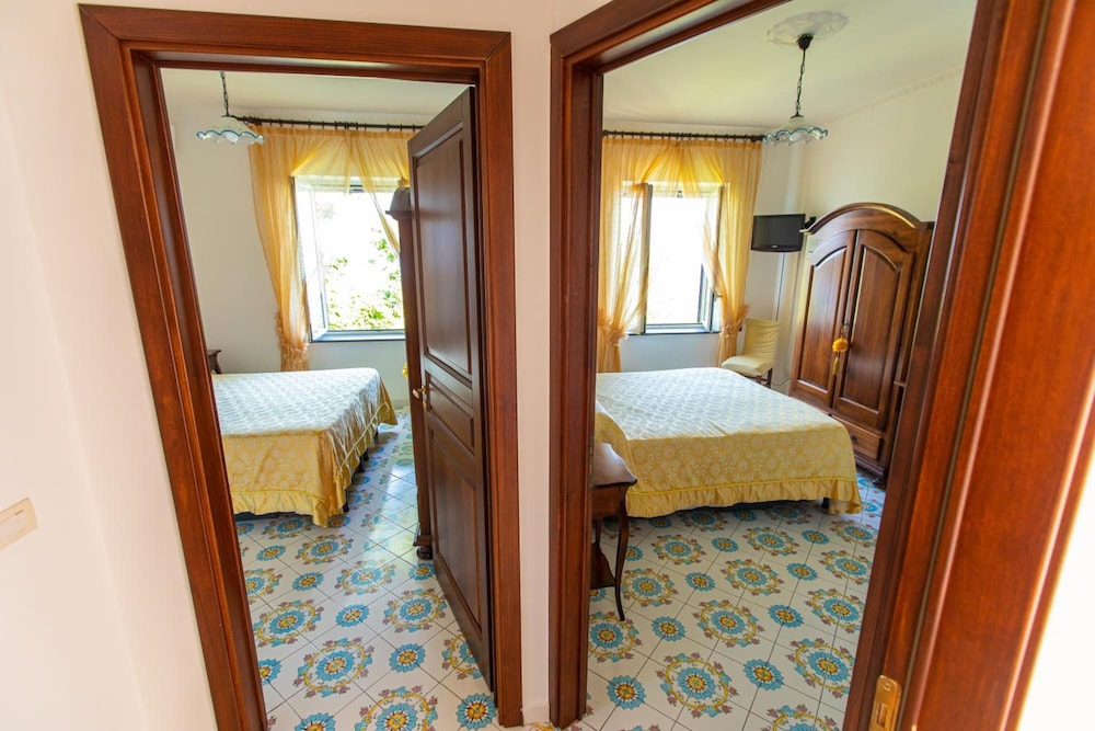 ROOM, TRIPLE