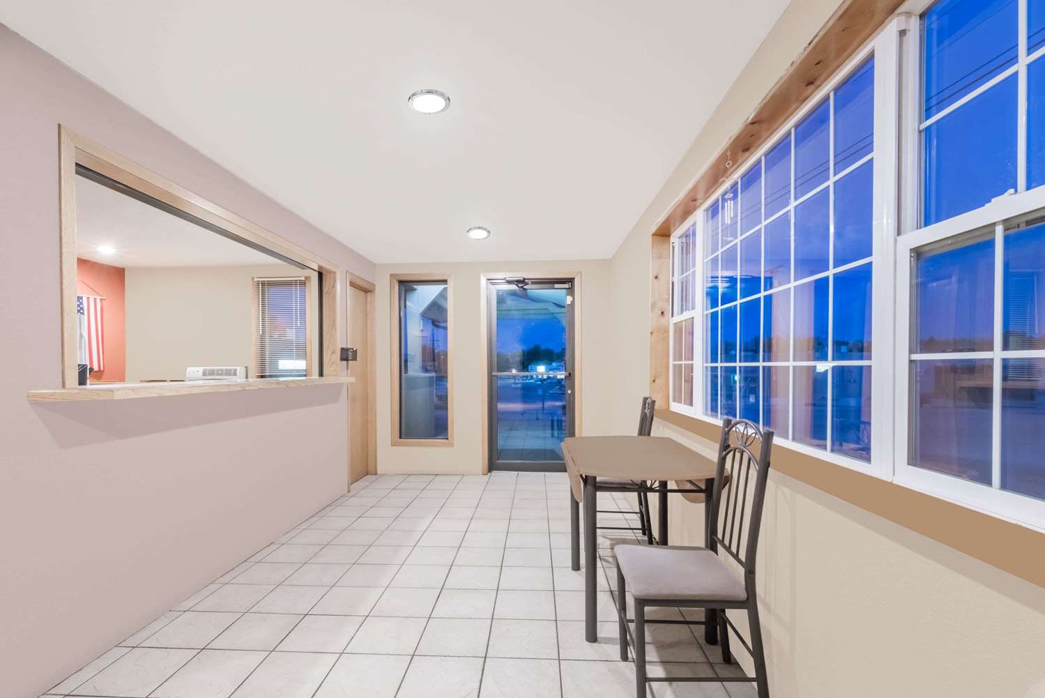 Super 8 by Wyndham Belle Fourche SD 13/14