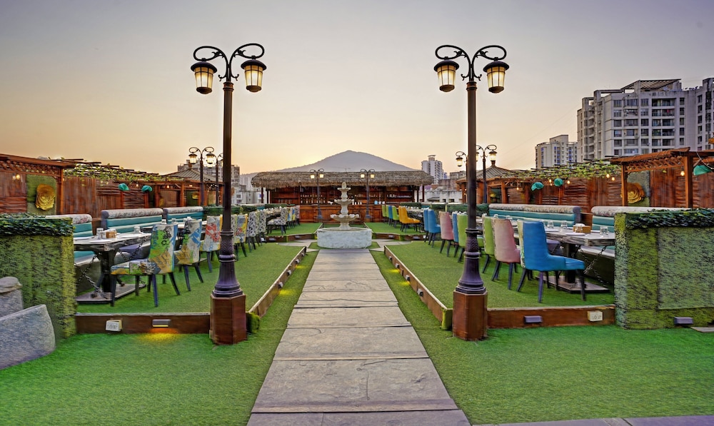 Treebo Trend De Grandeur Hotel and Banquets 37/42