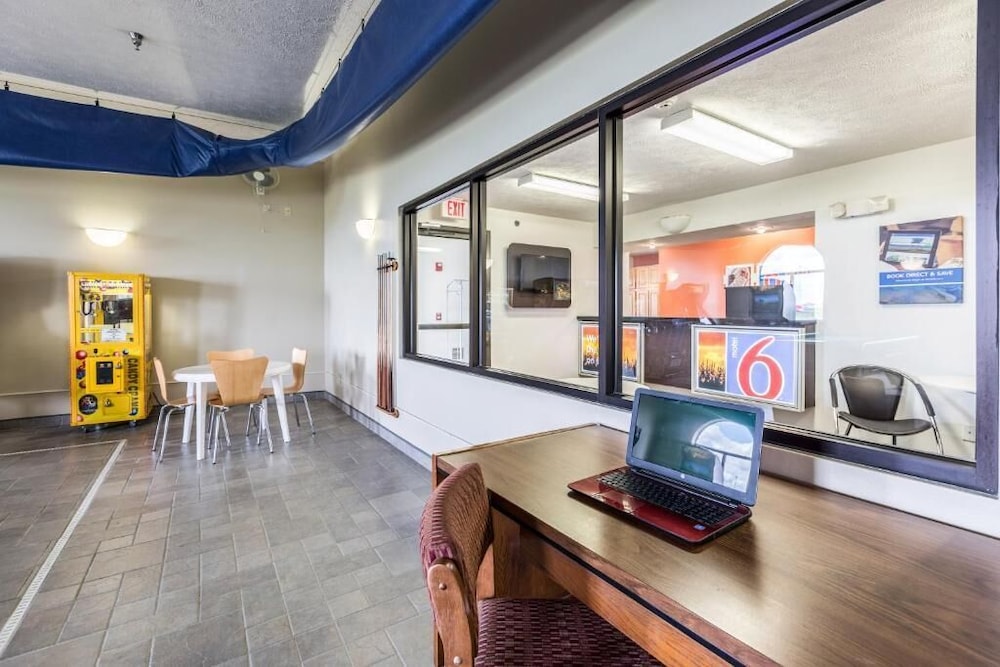 Motel6 Percival, IA 8/68
