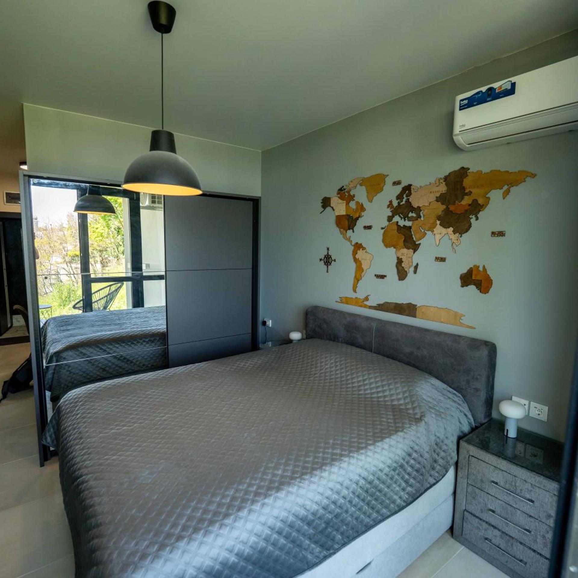 Suite, Apartment