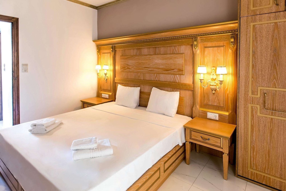 Greek Pride Hotel 8/50