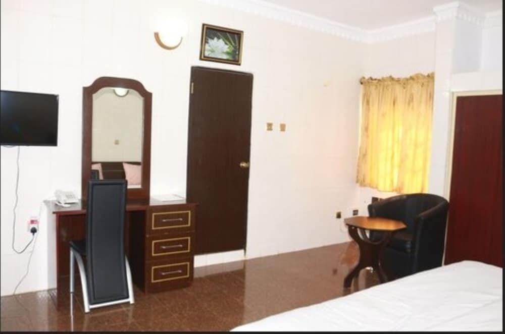 Cute Villa Hotel And Suites 15/17