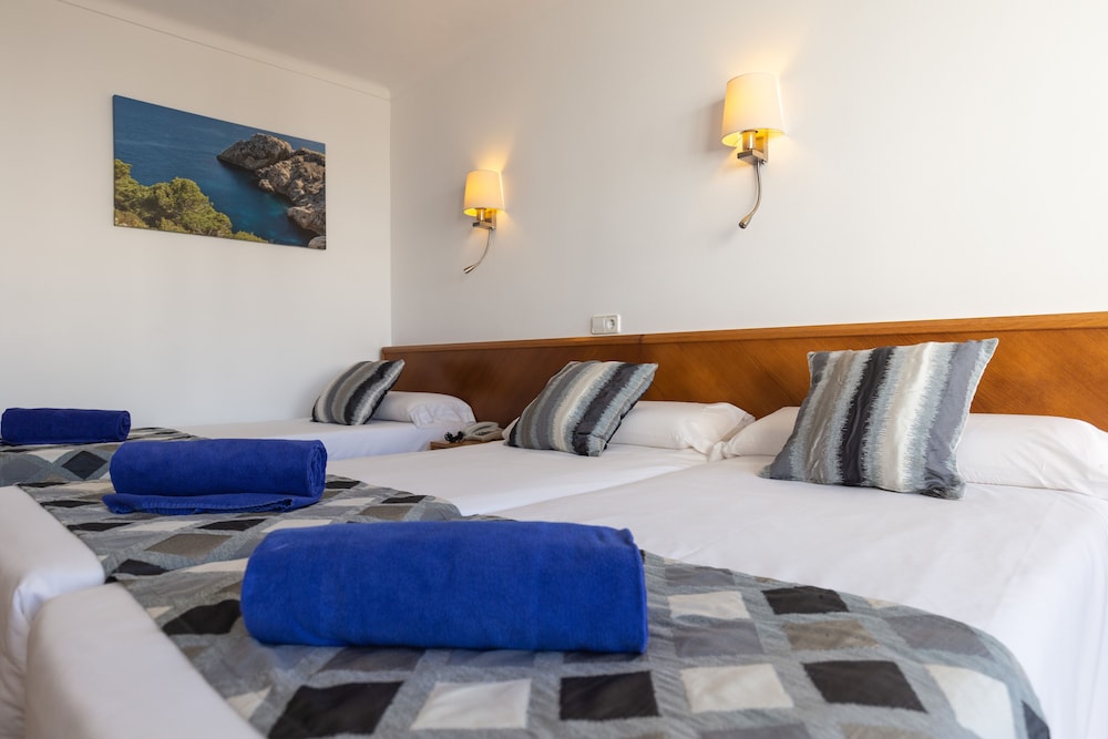 R2 Veronica Beach Hotel 16/48