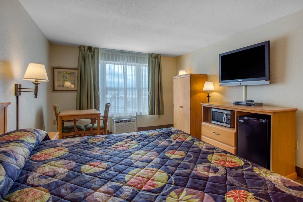 Rodeway Inn & Suites Near Outlet Mall - Asheville 17/30