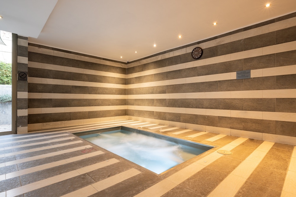 swimming pool spa