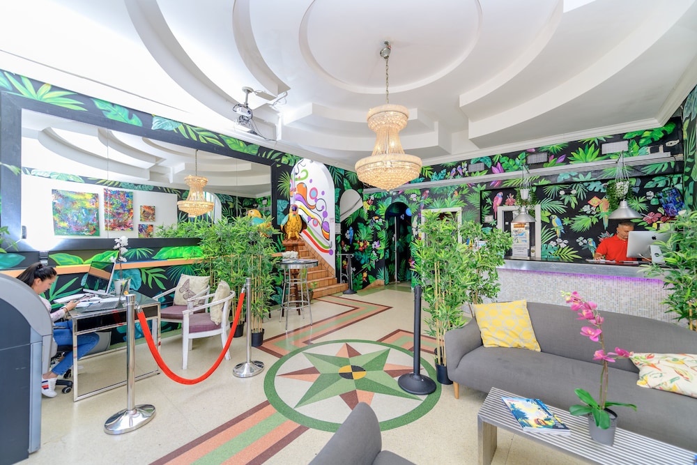 South Beach Rooms and Hostel 12/48