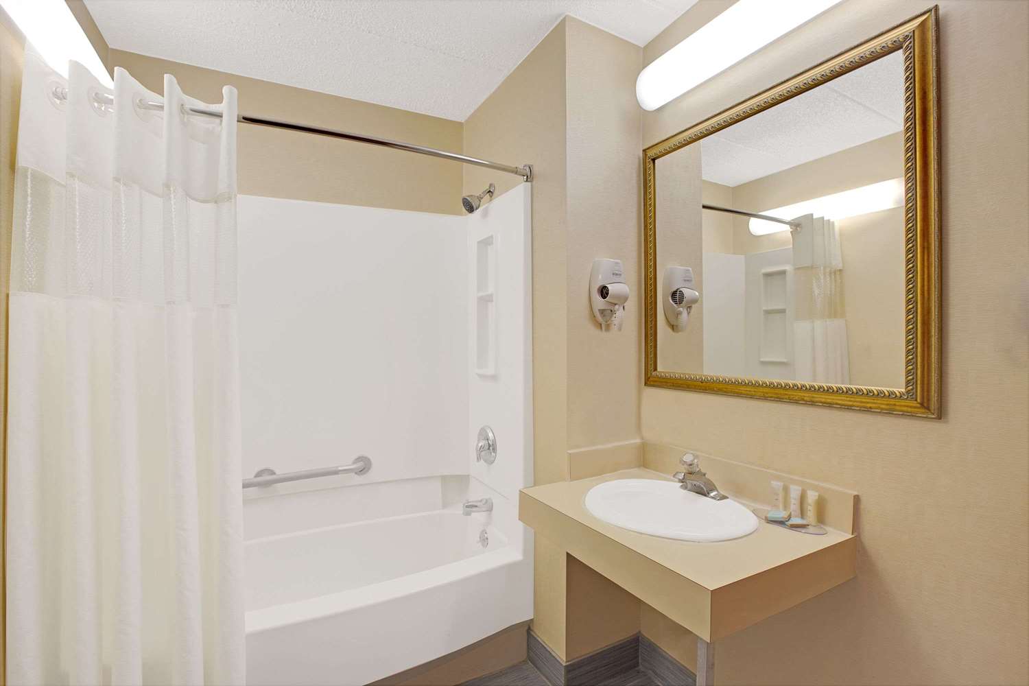 Travelodge by Wyndham Parsippany 23/25