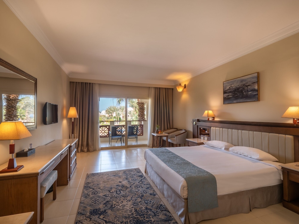 PREMIUM POOLVIEW ROOM