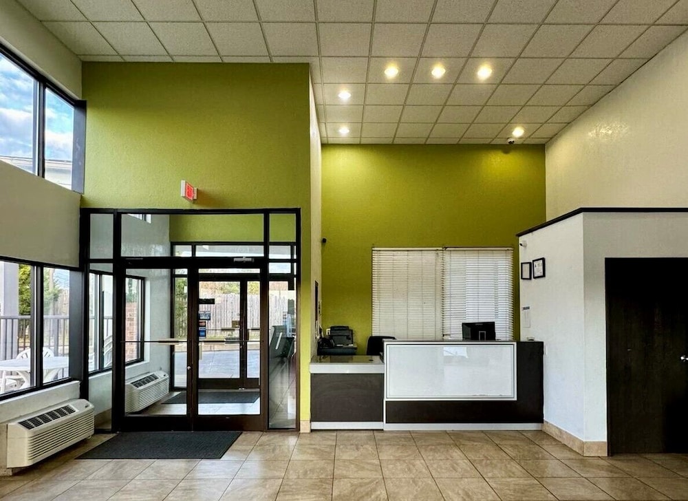 Super 8 by Wyndham Kannapolis 6/33