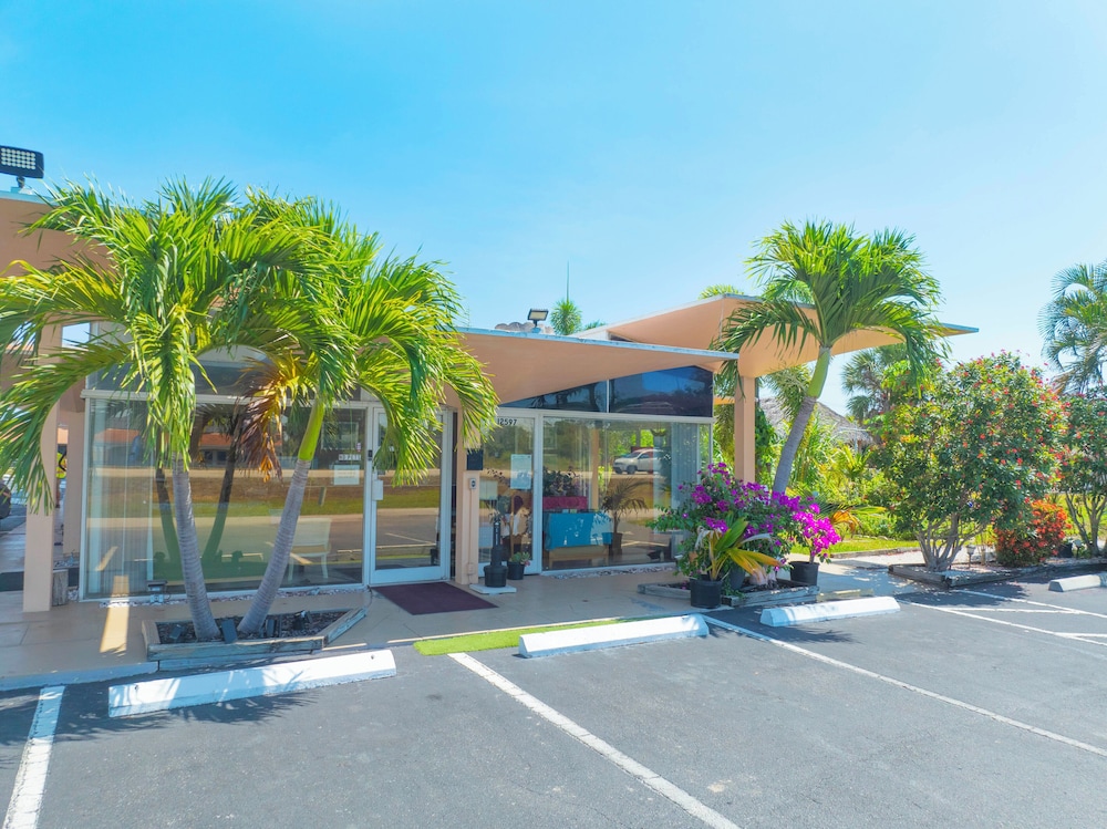 Warm Mineral Springs Motel 26/45