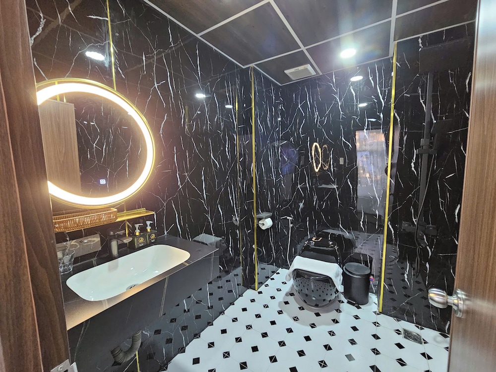 The Passion Suite Hotel 52/56
