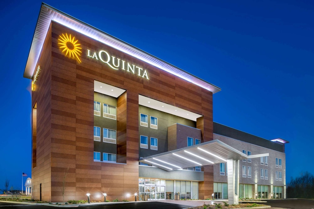 La Quinta Inn & Suites by Wyndham Louisville East 1/45