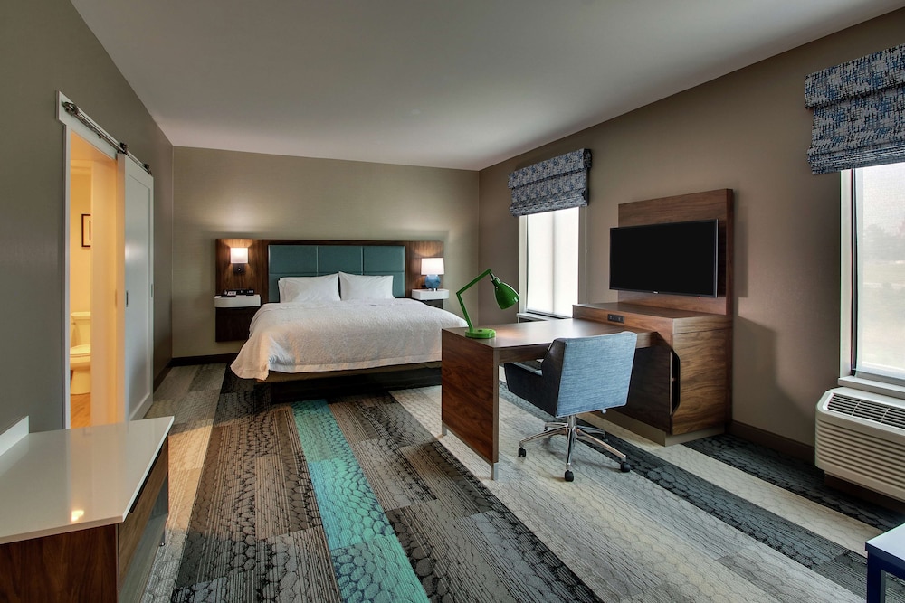 Studio, King Bed, Sofa, Accessible