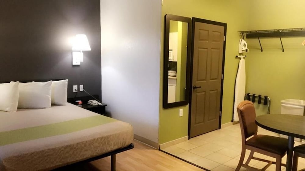 Studio6 Bay City, TX 24/62