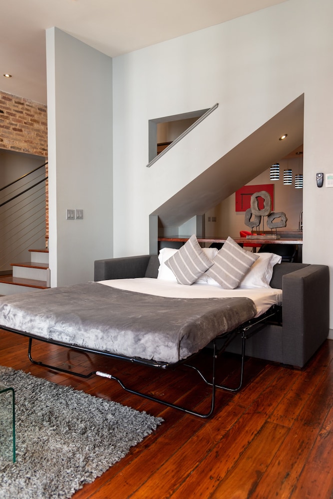 جناح بريميوم بسريرين كينج وسريرين كوين بـ4 غرف نوم مع أريكة، The Natchez Vacation Rentals 7/10