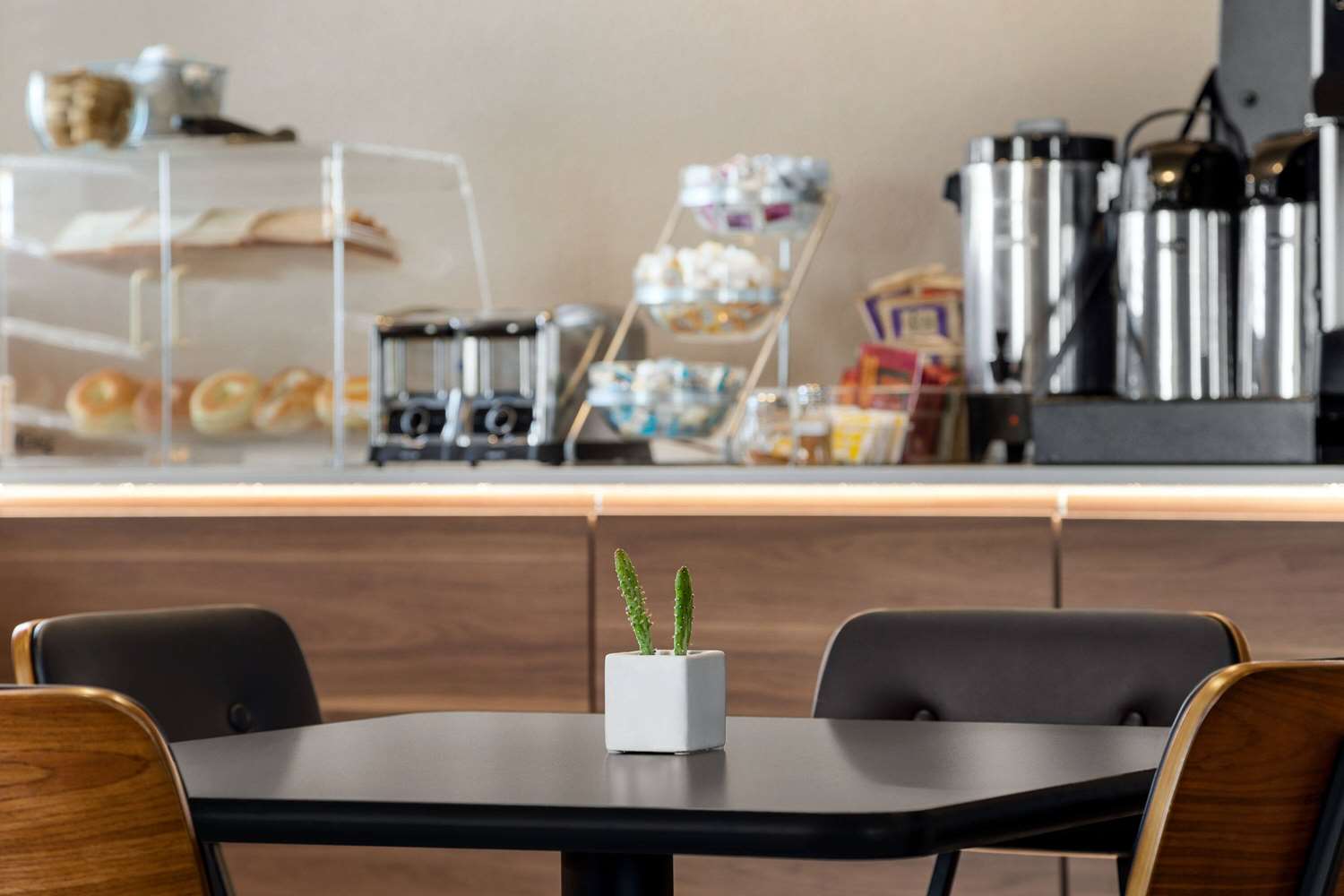 restaurant cafeteria