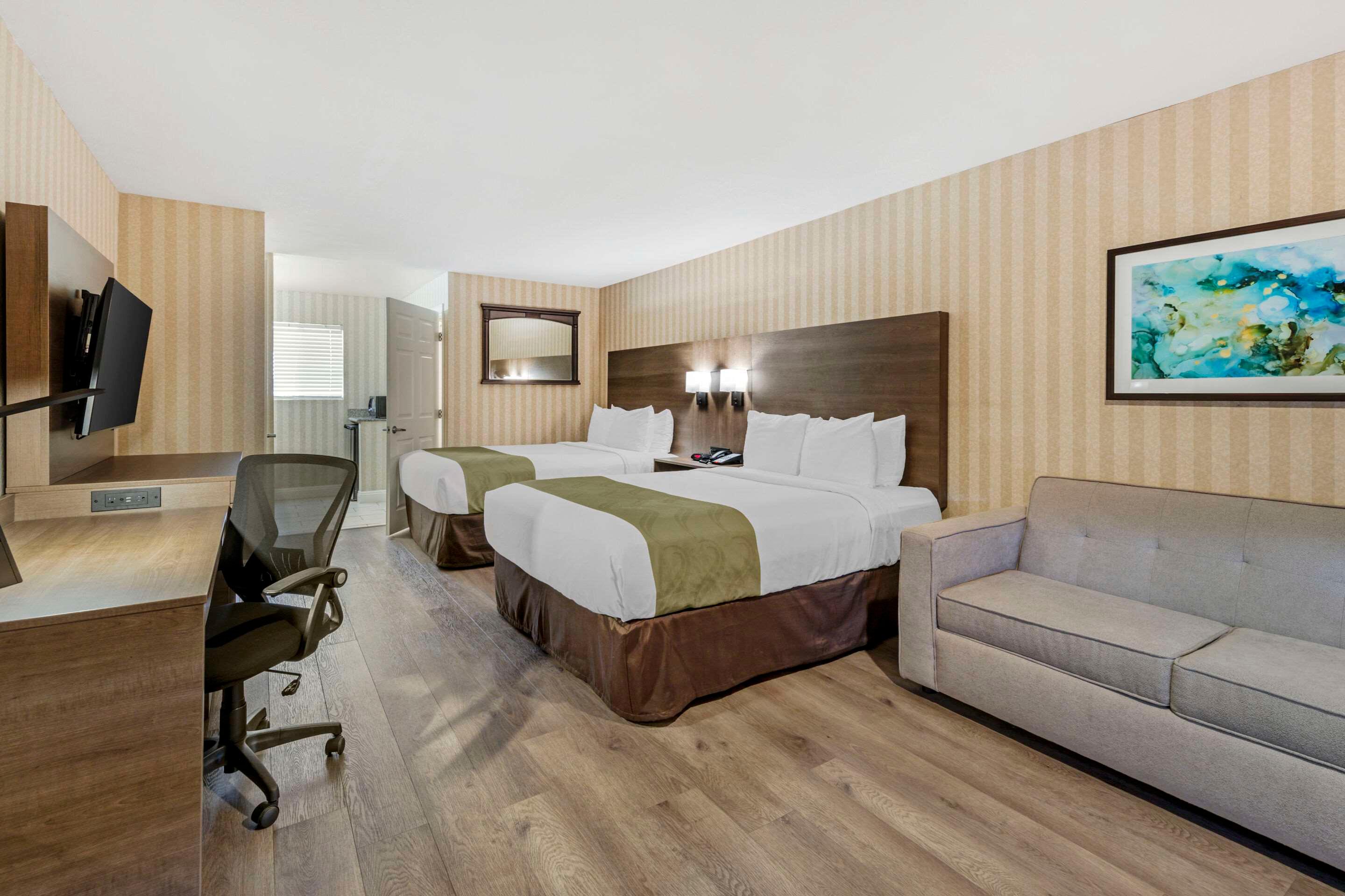 Suite, 2 Queen Beds, Quality Inn Suites Anaheim Maingate 3/4